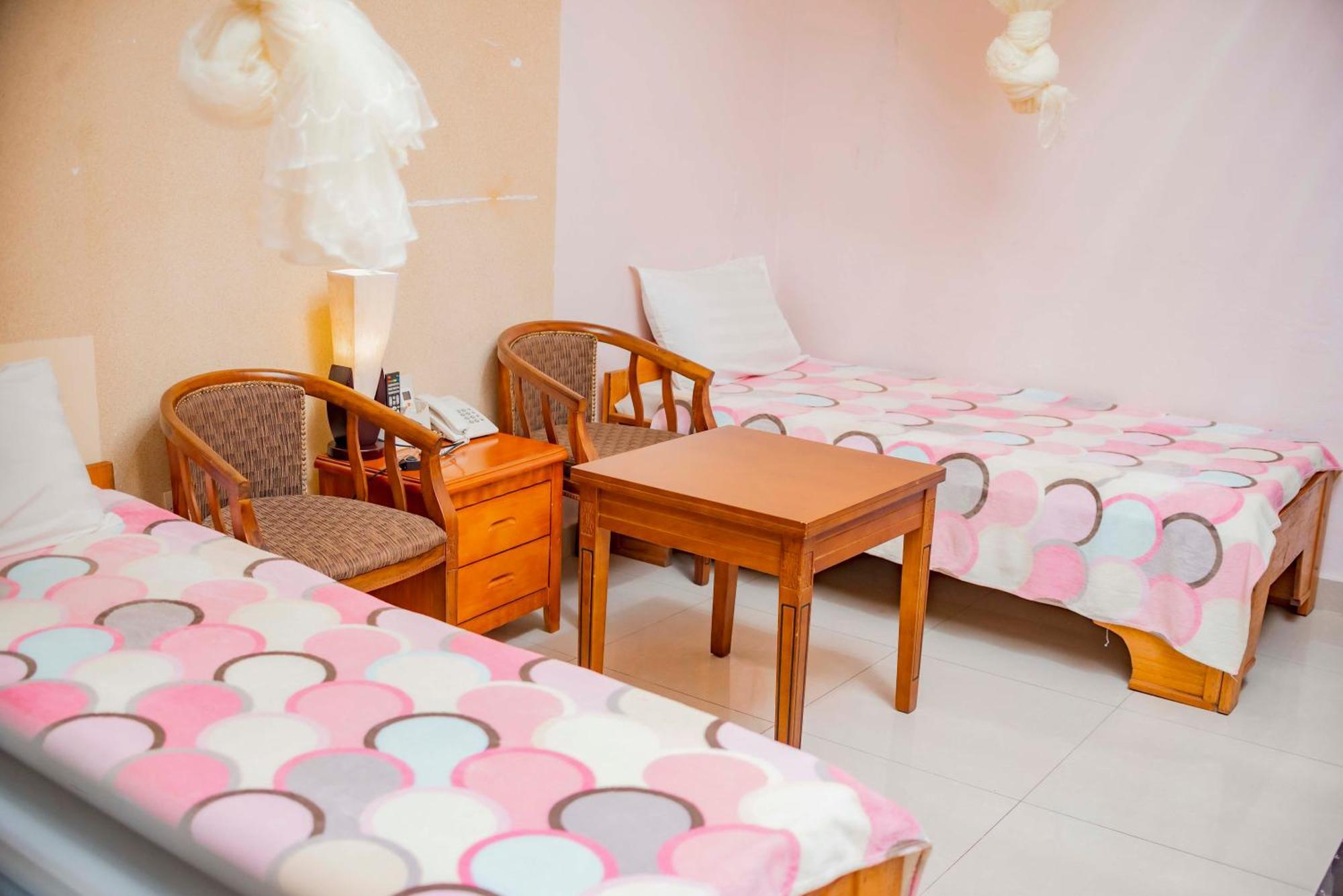 Tigers'S Apartment Hotel Бужумбура Экстерьер фото