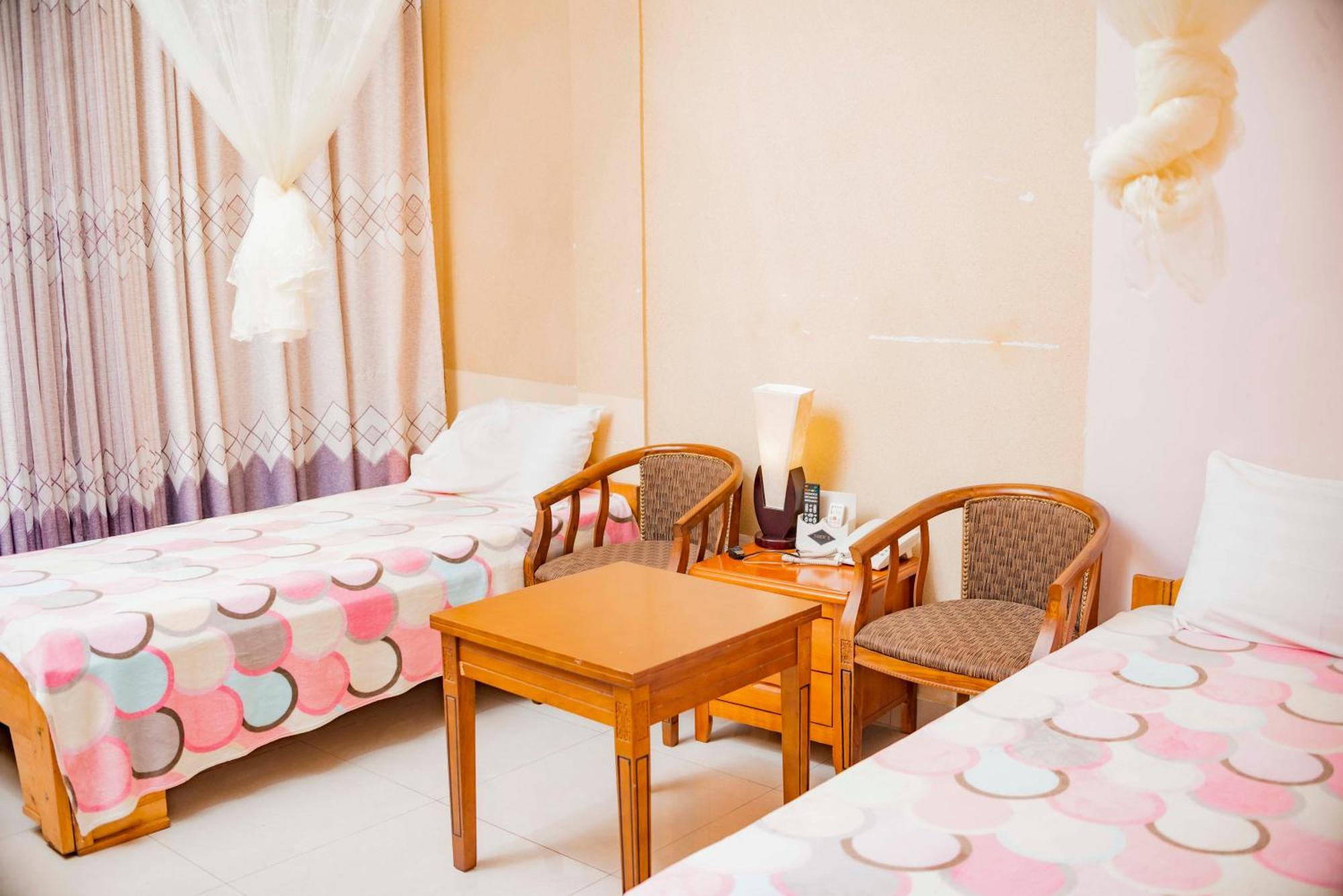 Tigers'S Apartment Hotel Бужумбура Экстерьер фото