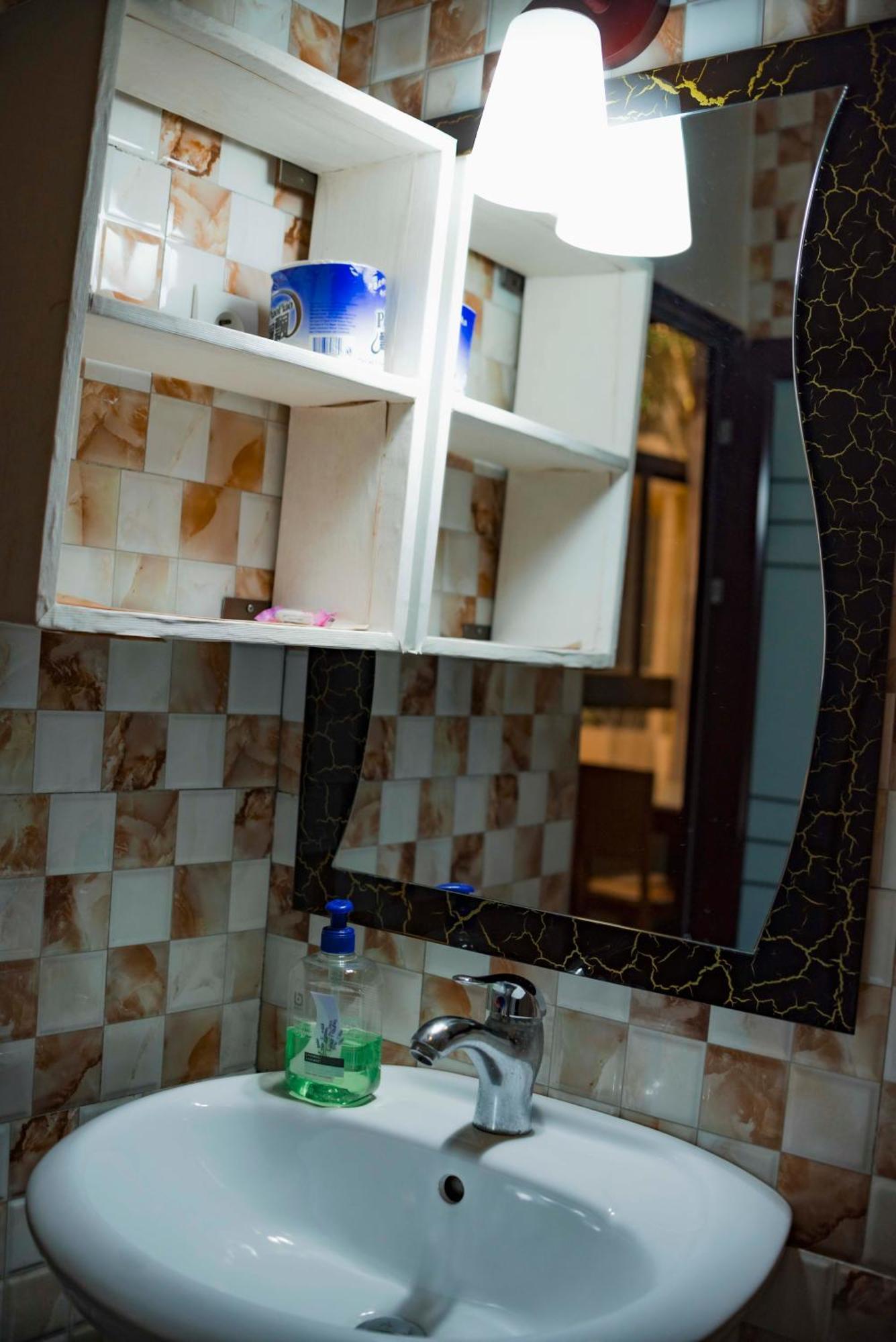 Tigers'S Apartment Hotel Бужумбура Экстерьер фото