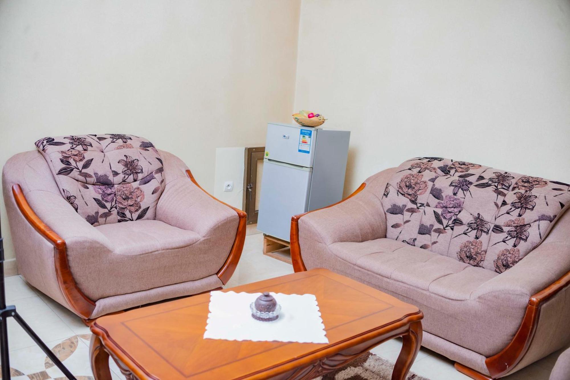 Tigers'S Apartment Hotel Бужумбура Экстерьер фото