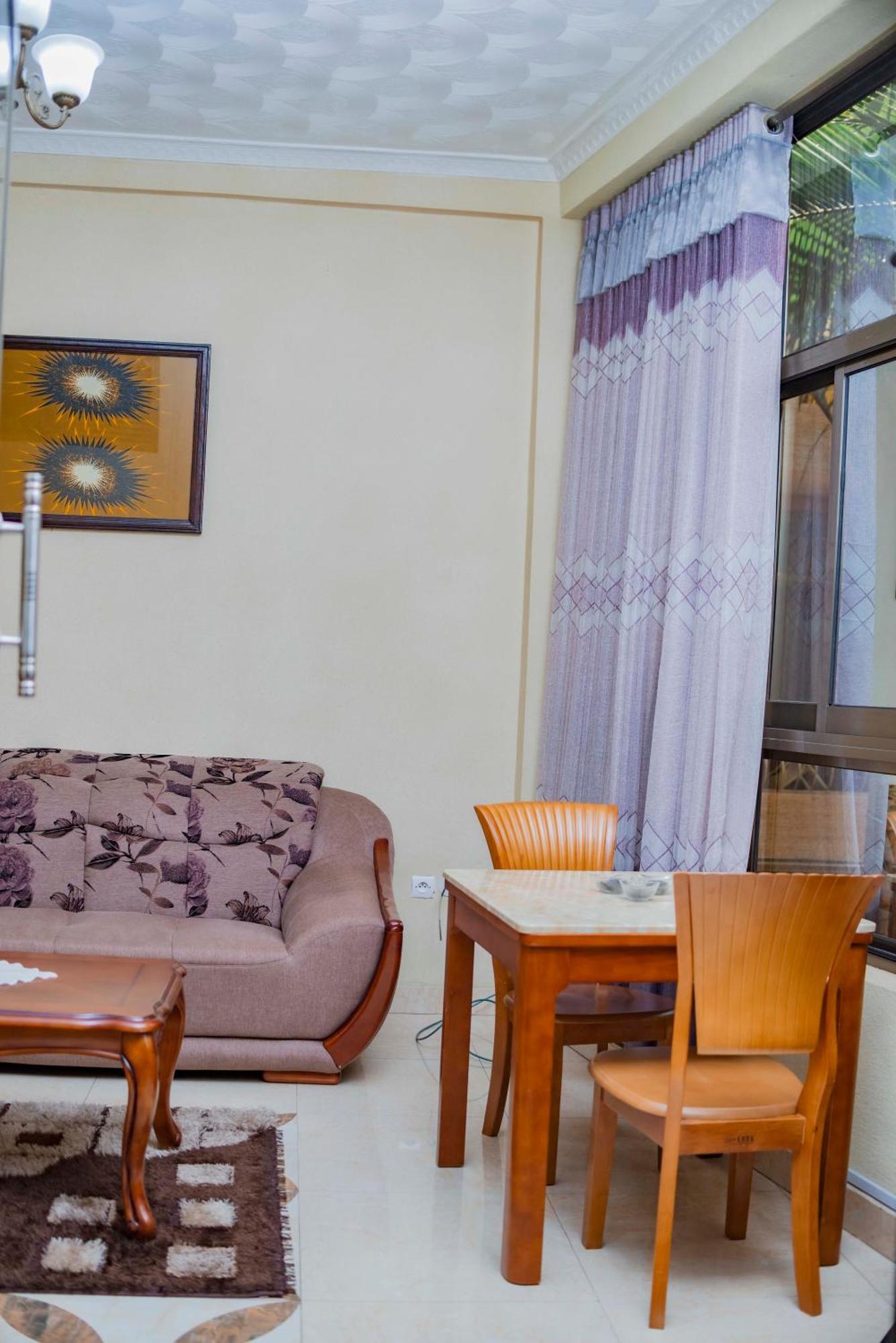Tigers'S Apartment Hotel Бужумбура Экстерьер фото