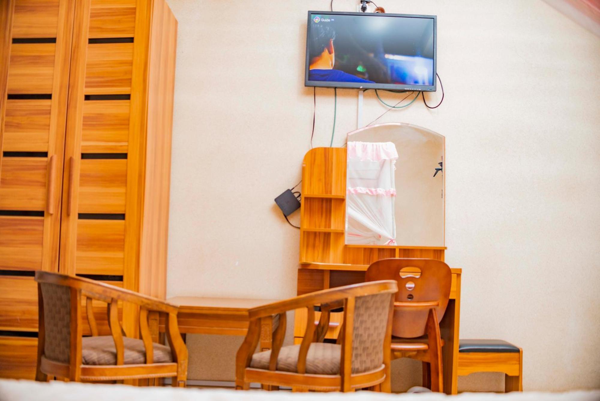 Tigers'S Apartment Hotel Бужумбура Экстерьер фото