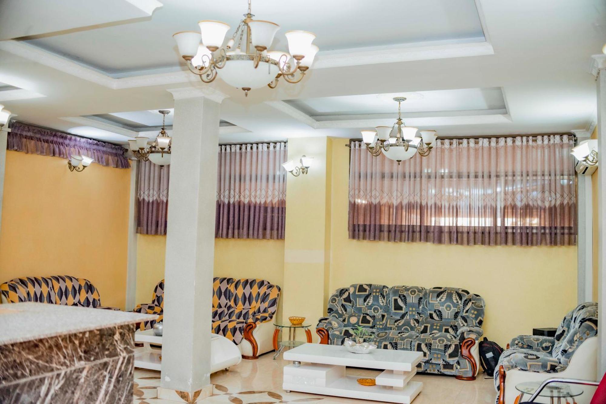 Tigers'S Apartment Hotel Бужумбура Экстерьер фото